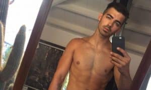 Joe Jonas shirtless selfie