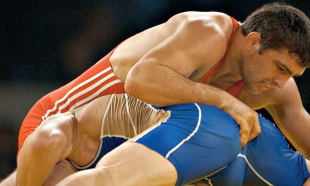 35 Grabby GIFs of Real College Guys Wrestling