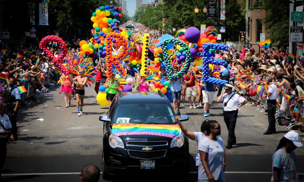 800,000 people attended the annual Chicago Gay Pride parade in Chicago, USA.